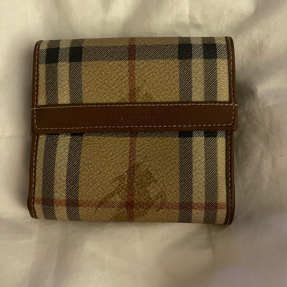 Perfect vintage Burberry wallet 100% authentic!